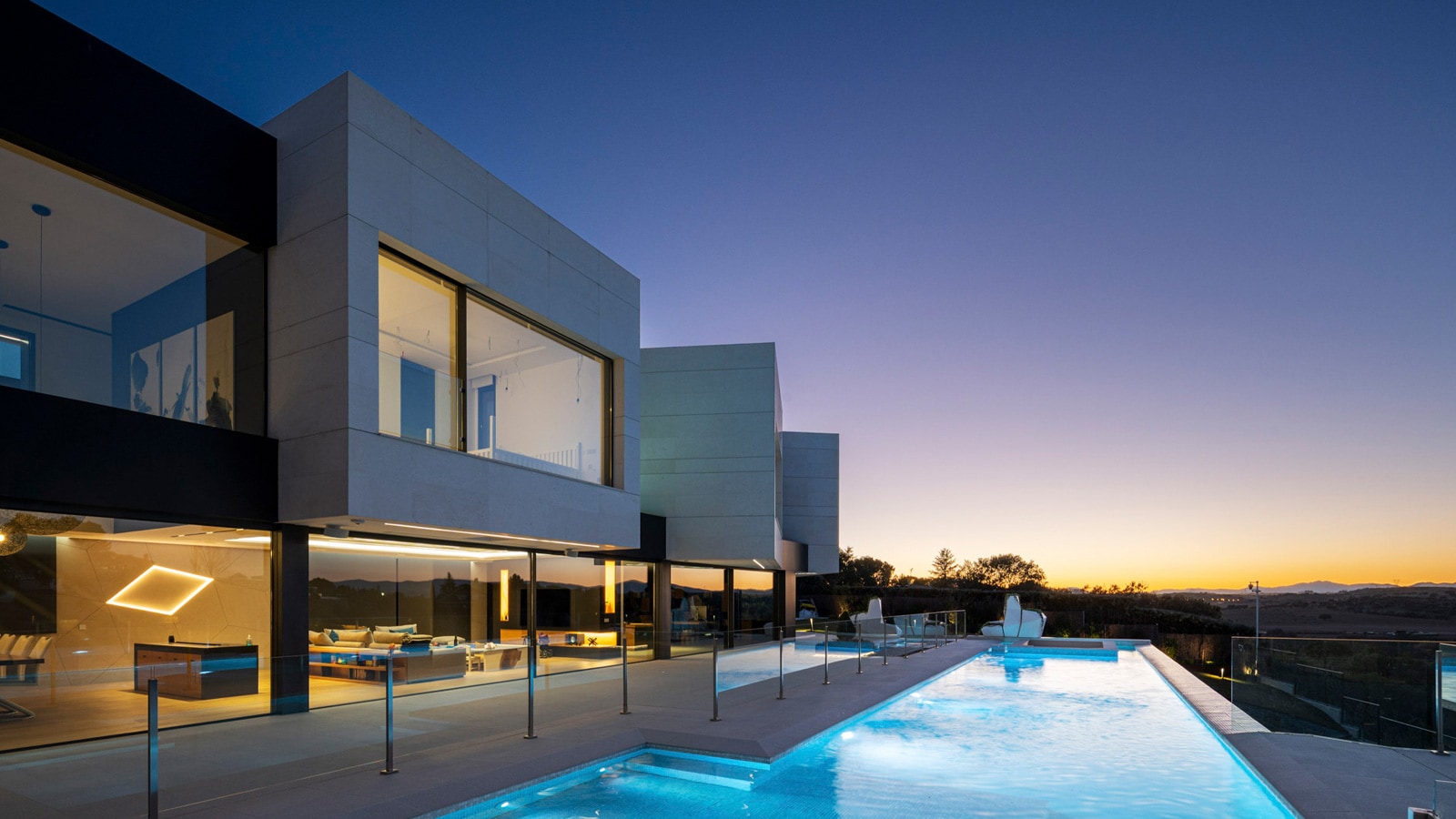 Sustainability and Porcelanosa ceramics define the Infinity Views residential complex