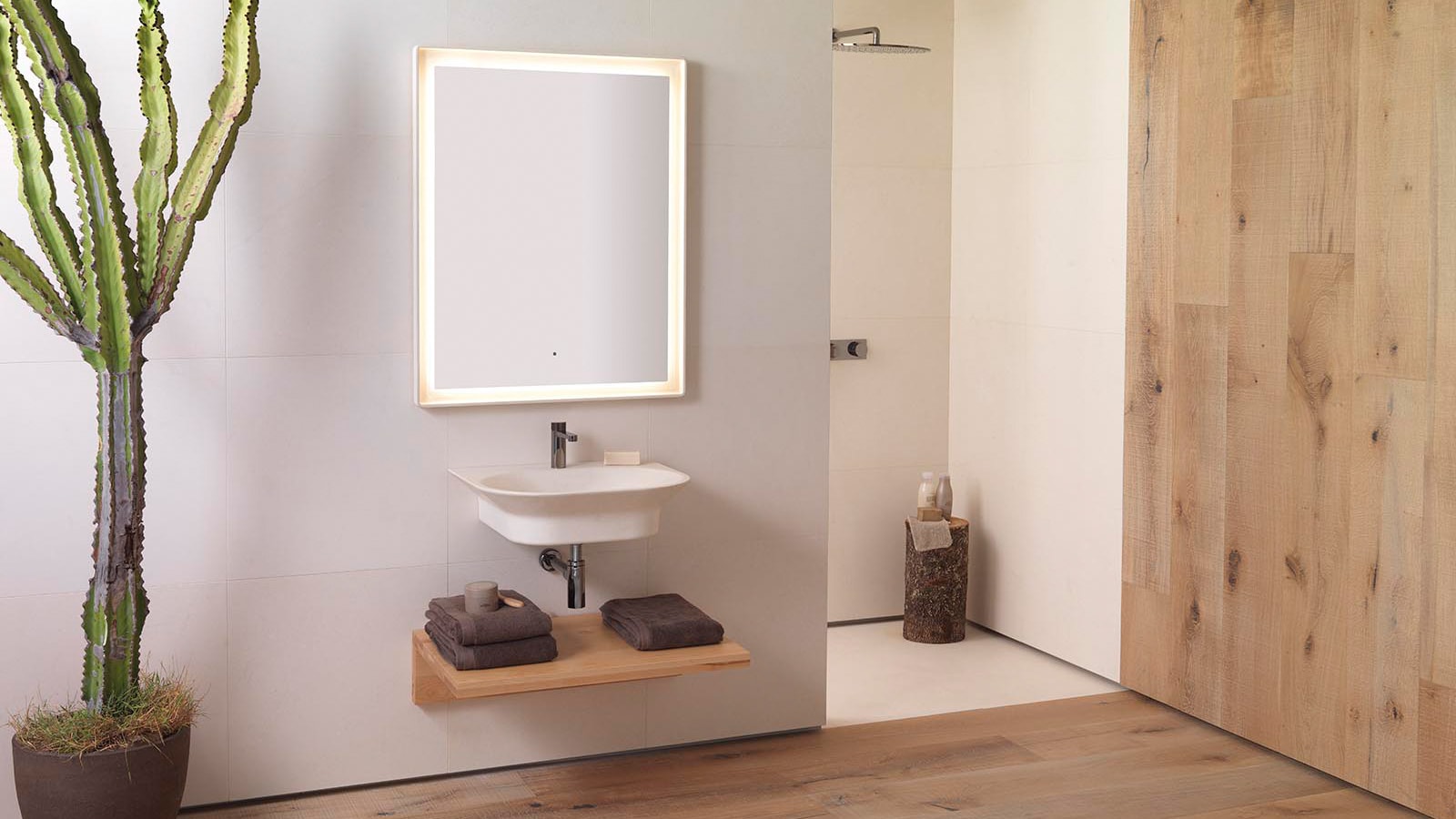 Illuminated mirrors, a key accessory in the bathroom