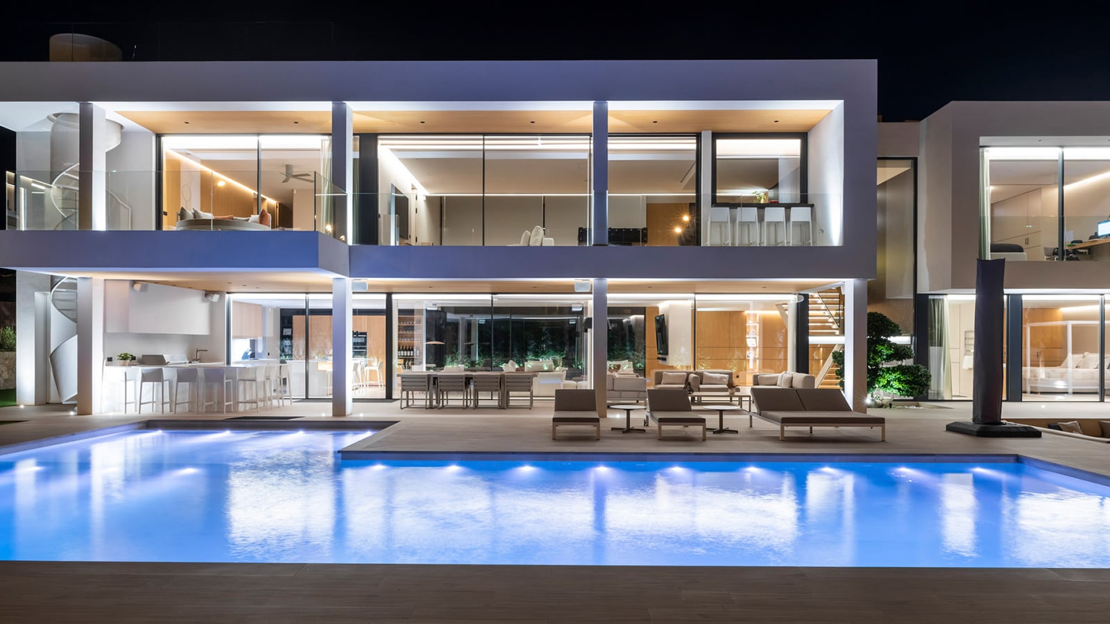 Villa Santa Ponsa, progettata per sentire l'essenza mediterranea