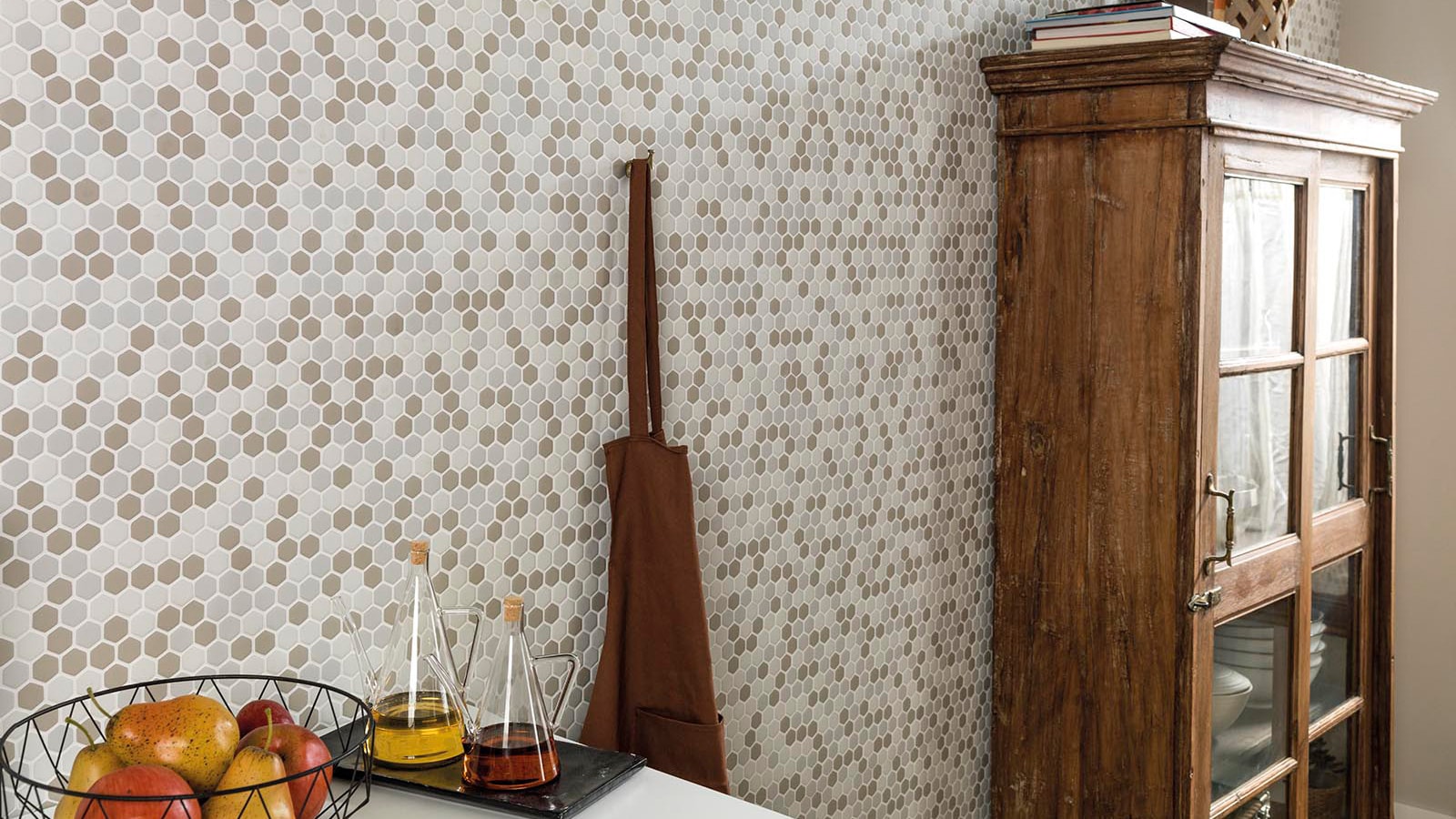 Hexagonal tiles: originality and dynamism in bathrooms and kitchens
