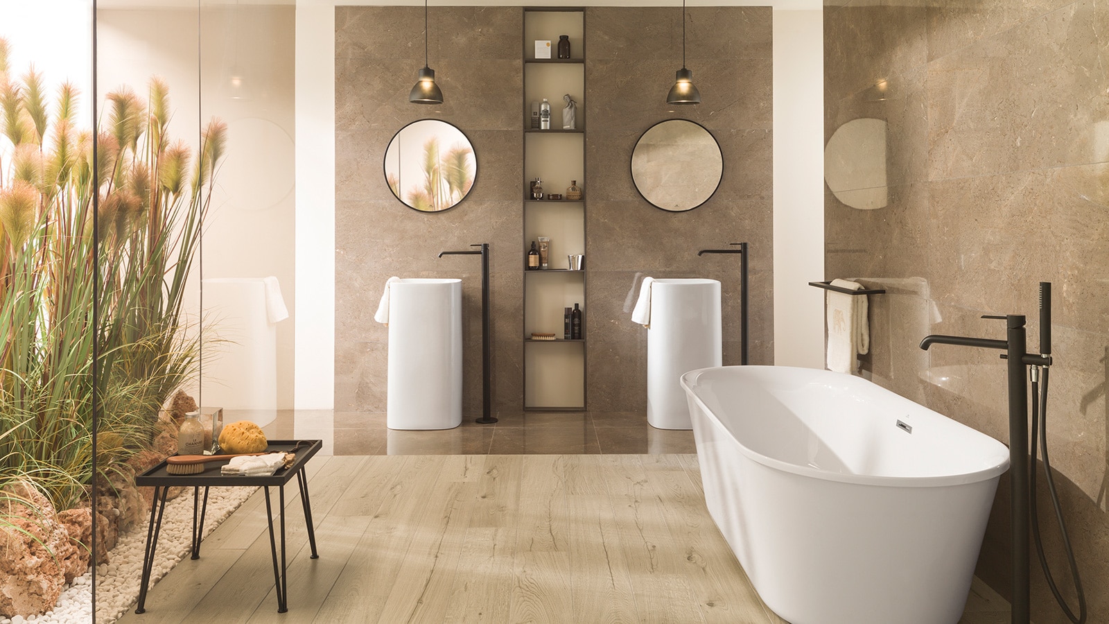 Elegancia y armonía en los baños beige y blanco - PORCELANOSA