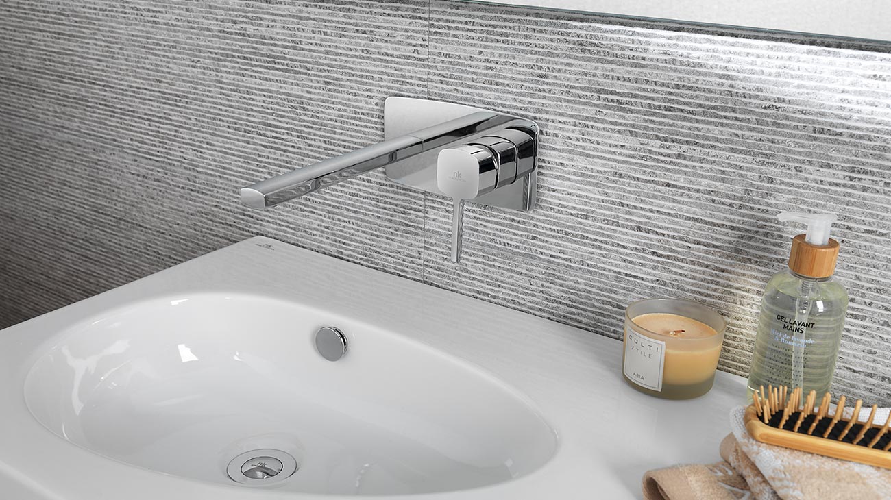 Round collection, recessed washbasin tap.