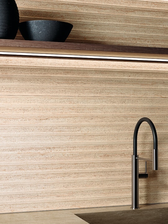 Detalle del revestimiento cerámico Deco Taranto Marfil, de Porcelanosa.