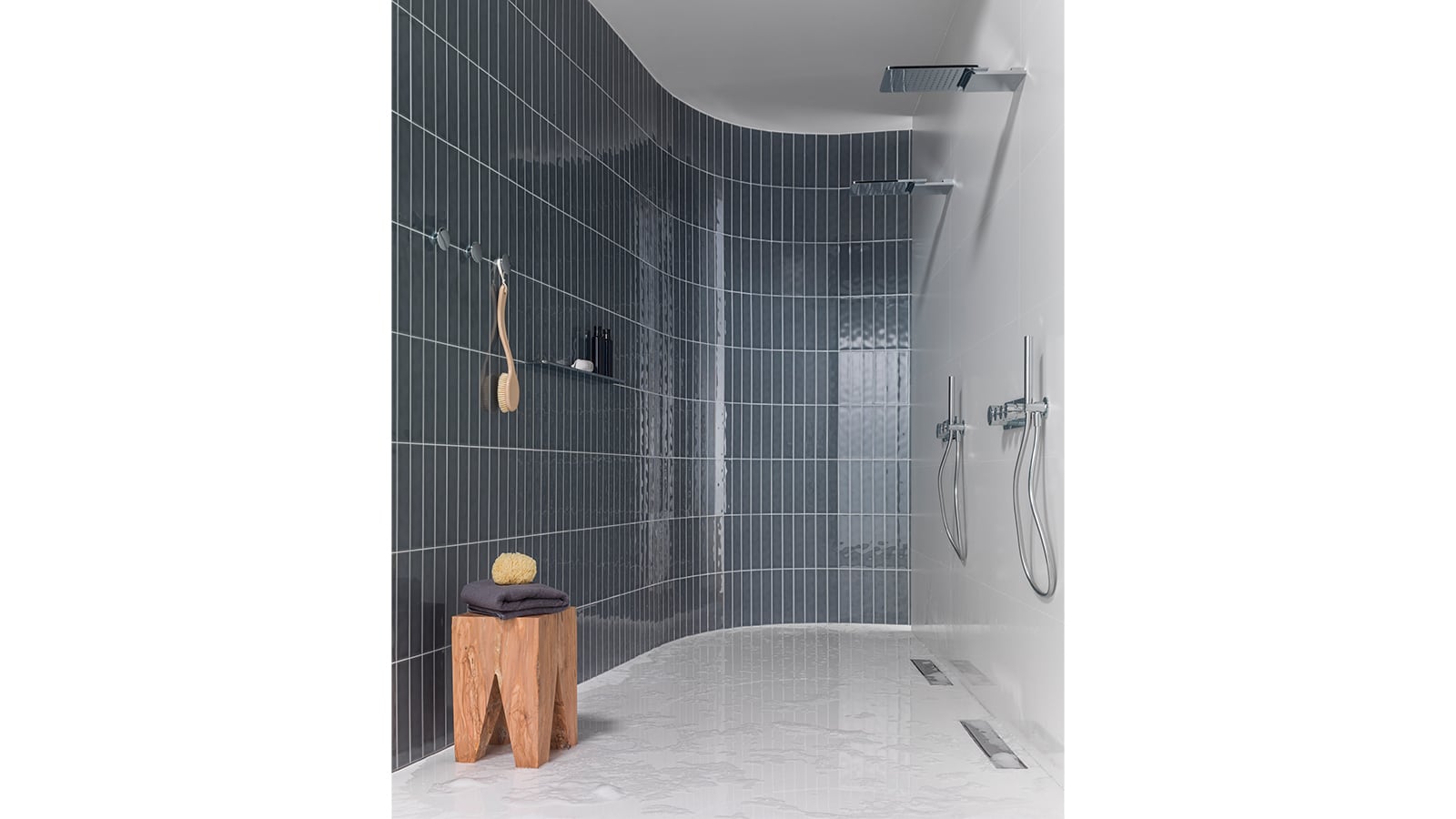 Malaga Ocean and Marmi China wall tiles by Porcelanosa, and Lineal Chrome grid by Butech.