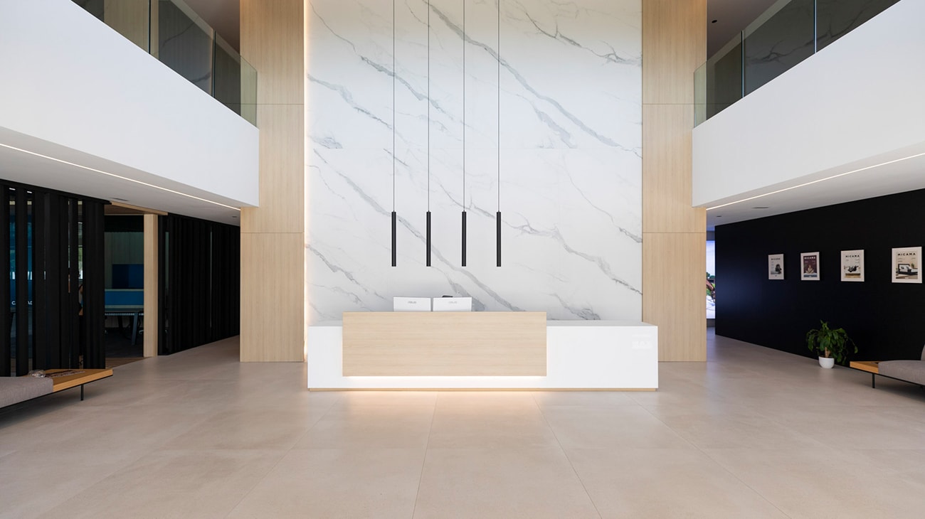 Corporate reception area made with Bottega White by Porcelanosa and Krion®