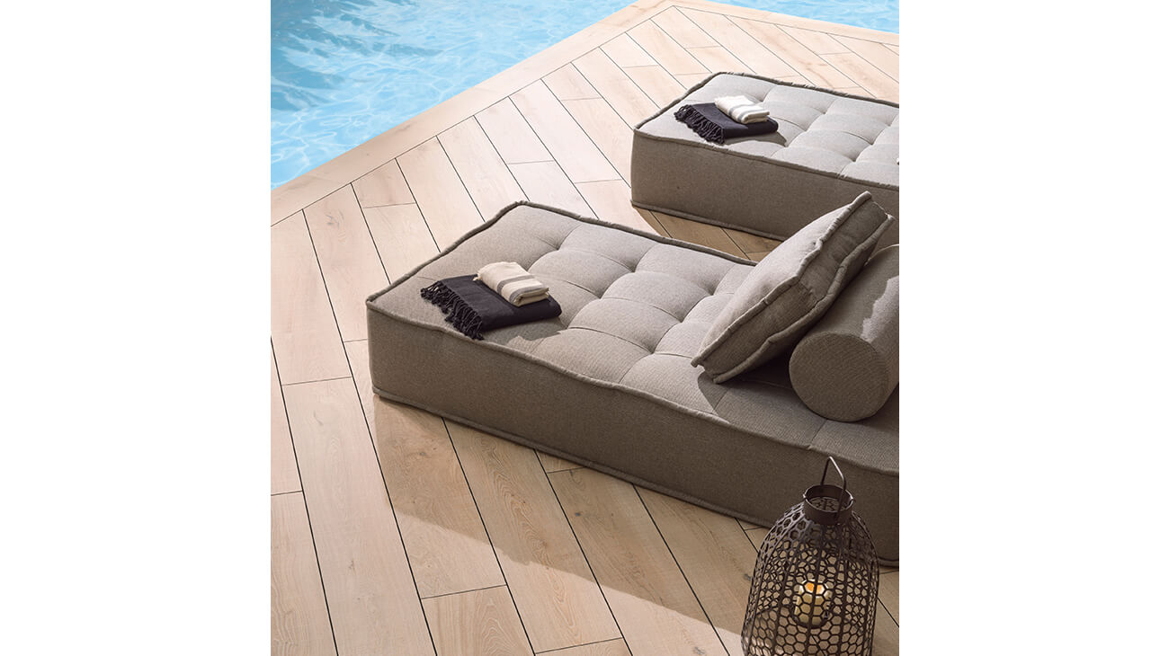 Suelo técnico elevado de Butech con PAR-KER® Vancouver Sand de Porcelanosa.