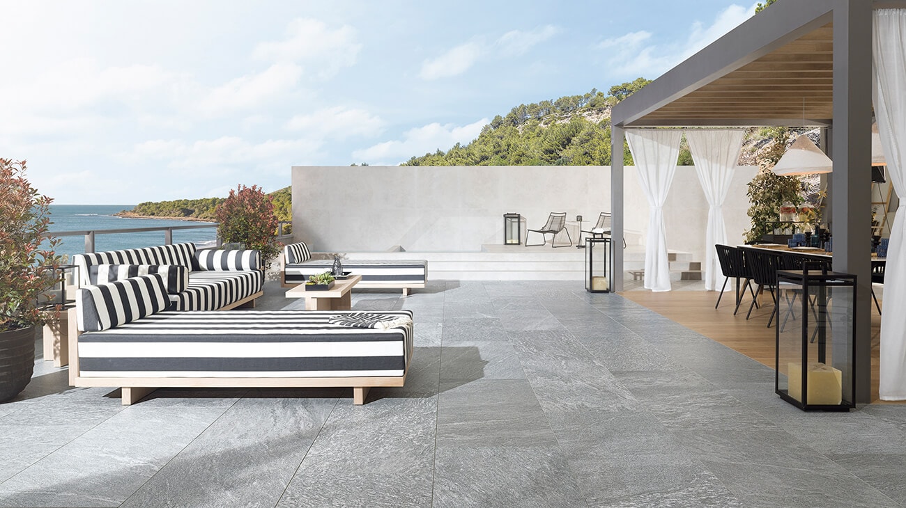 Outdoor tiles: how to choose the perfect flooring for terraces and gardens