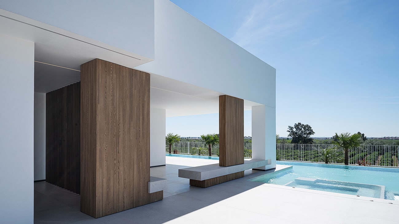LR35: the perfect dialogue between material and environment