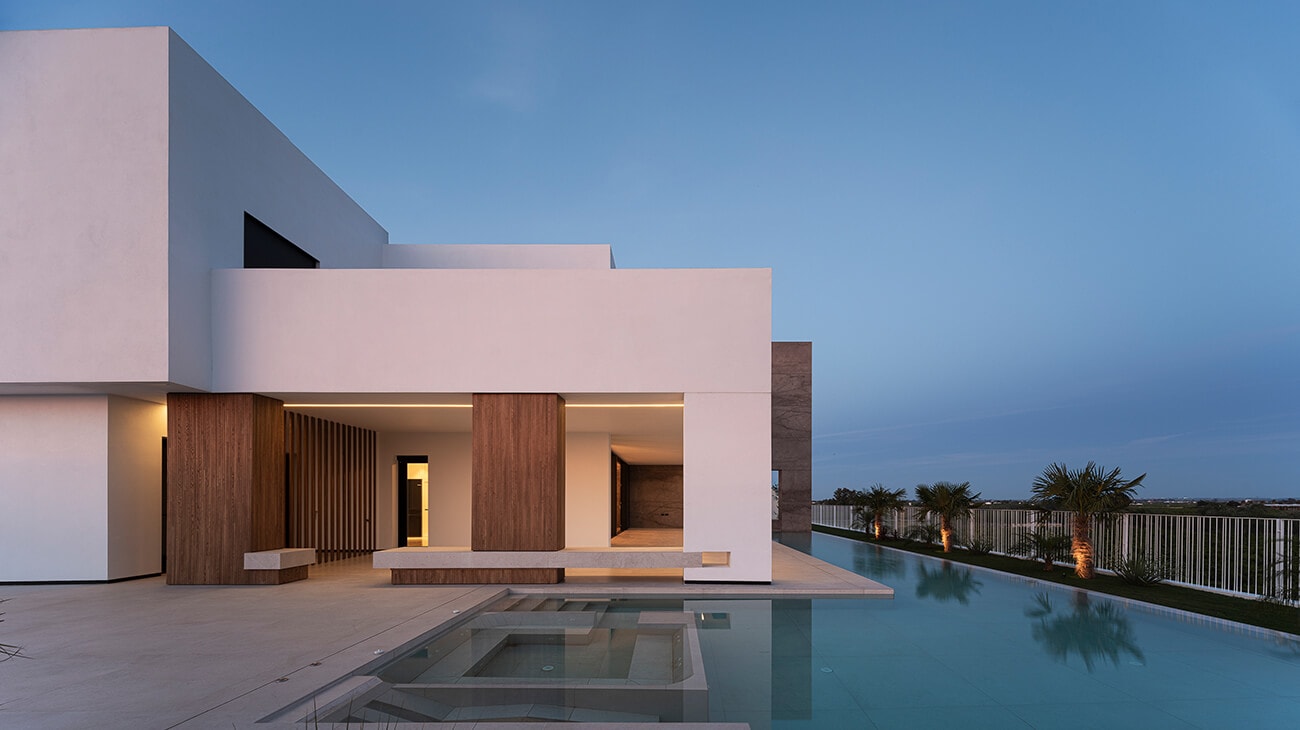 LR35: the perfect dialogue between material and environment